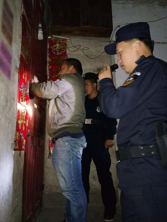 廊坊粗心妈妈误将幼女锁家中 