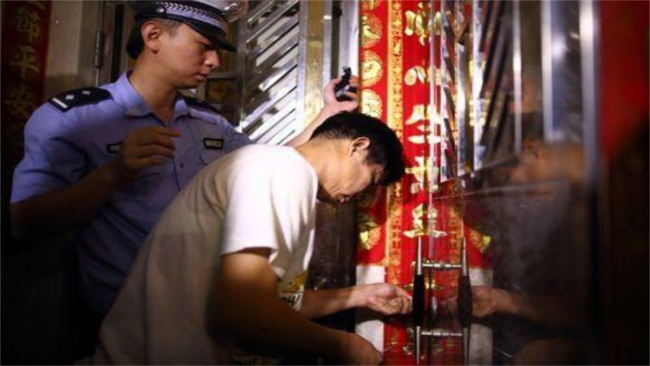 廊坊请开锁师傅开了锁后，师傅